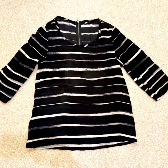 Express Tall Petite Blouse with zipper back - Picture 4 of 8